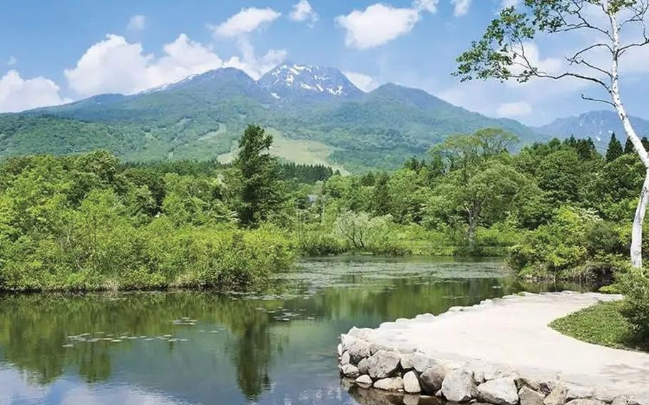 Mt. Myoko and Lake Imori in the daytime.
