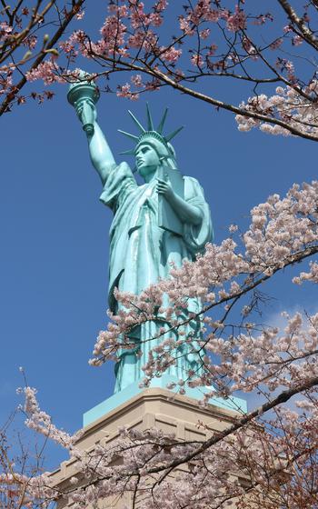 Oirase Town - sakura and the Statue of Liberty