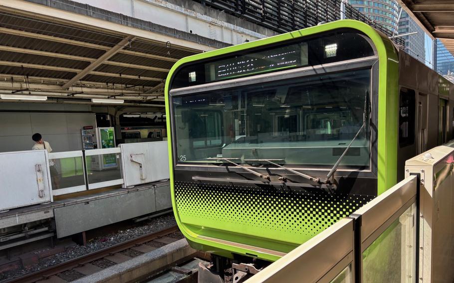 Yamanote Line train