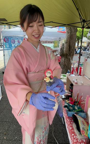 Candy artist holding a candy.