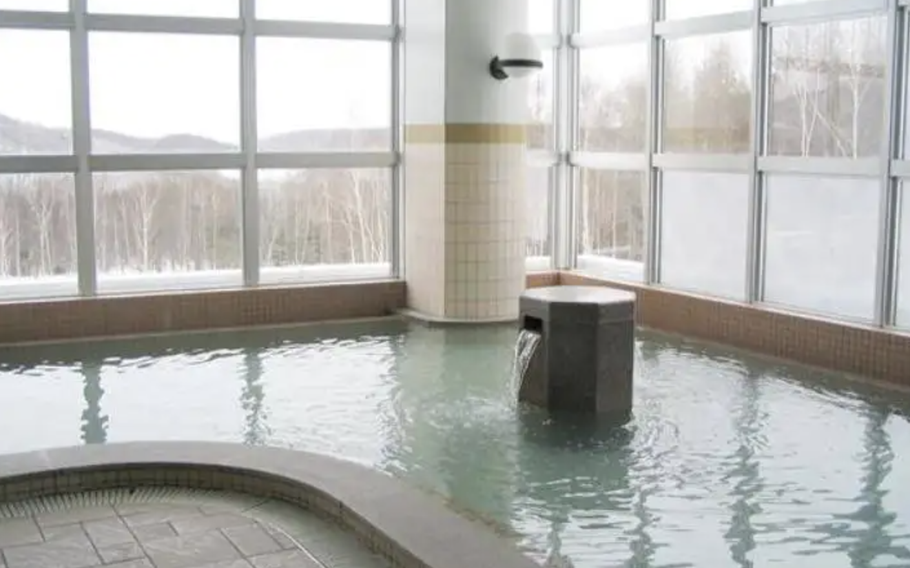 The weak alkaline hot spring has a soft touch and is very refreshing