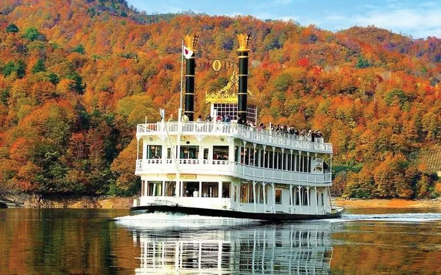 A cruise on Lake Okutadami.