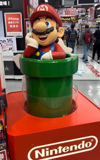 Mario statue photo.