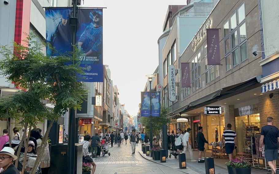 People are walking in Motomachi, Yokohama City.