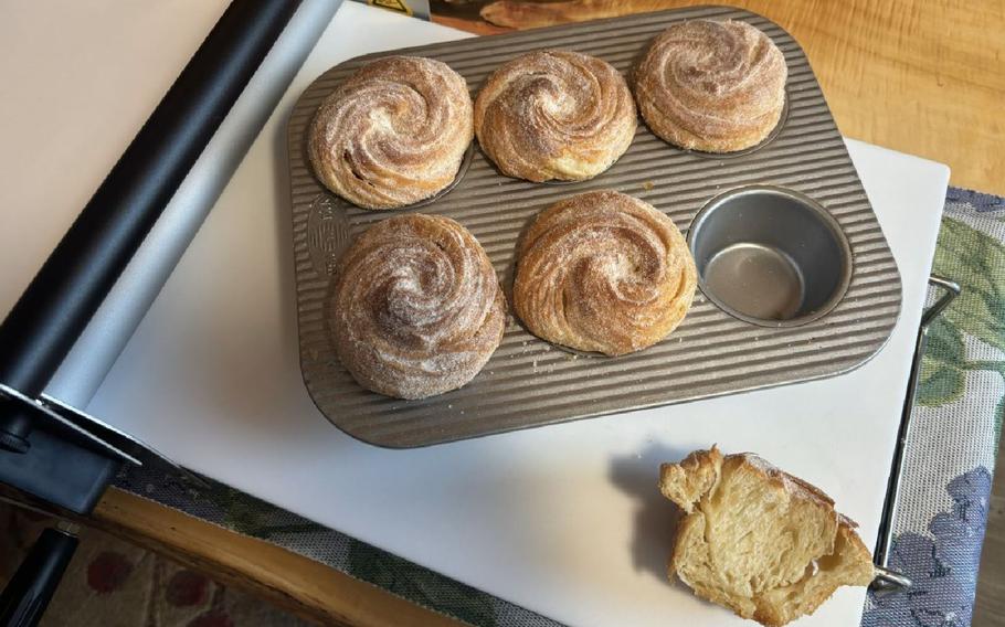 Baked cruffins