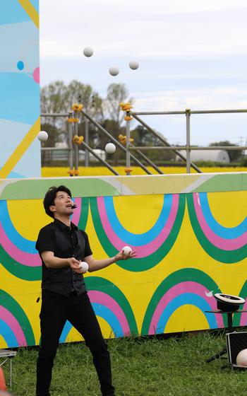 A performer is juggling balls.