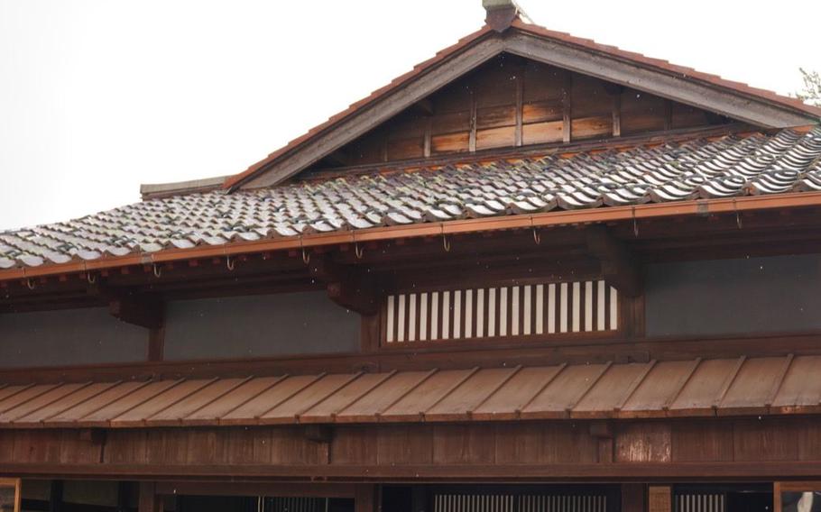  Look out for the kagura date rooftops that peek out from the regular roofing.