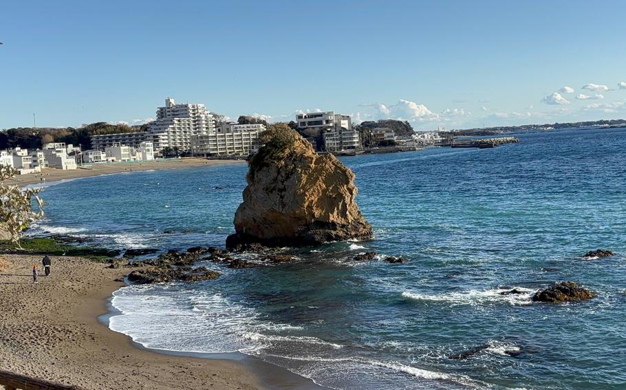 a big rock can be seen on the water’s edge.