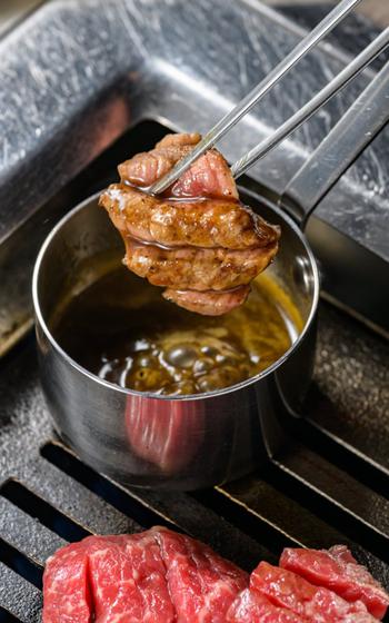 Diced steak with truffle sauce