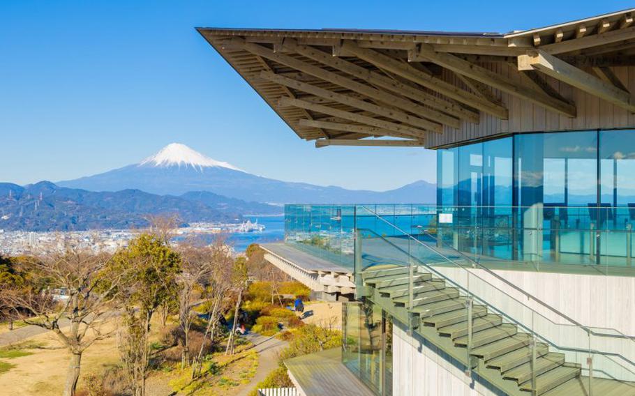 mt. fuji and a part of Nihondaira Yume Terrace can be seen.