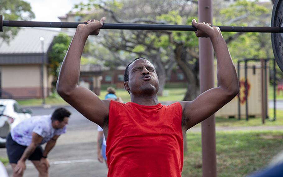 U.S. Army Soldiers with the 25th Division Sustainment Brigade participate in the second round of the Holistic Health and Fitness team’s inaugural fitness competition.