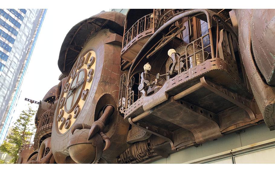 The clock is made of hand carved copper steel, and also features mechanical vignettes, old castle, teapots, blacksmiths, boiling teapot and other moving elements.