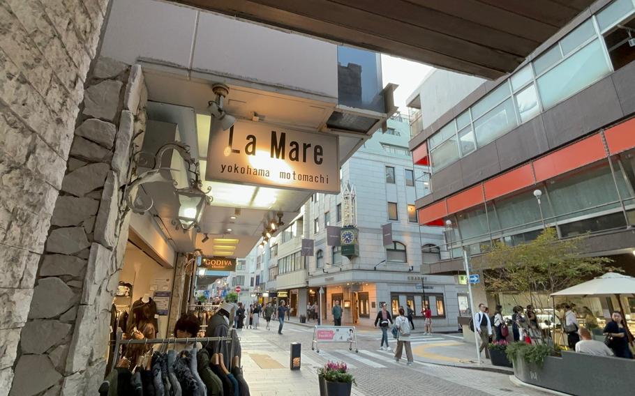 A front photo of a clothing store in Motomachi, Yokohama City.