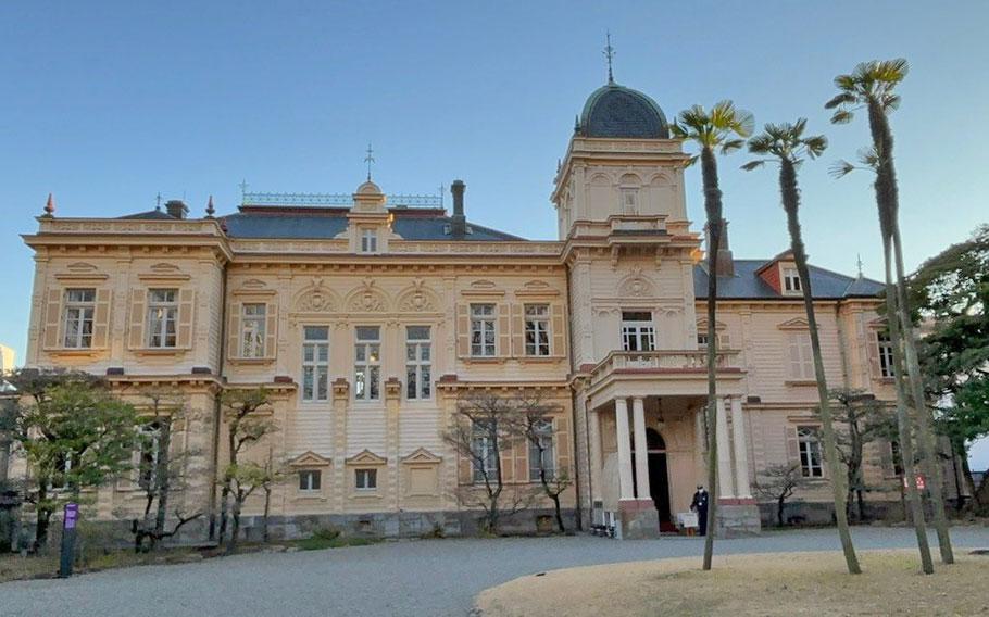The front photo of Western-style Victorian guest house.