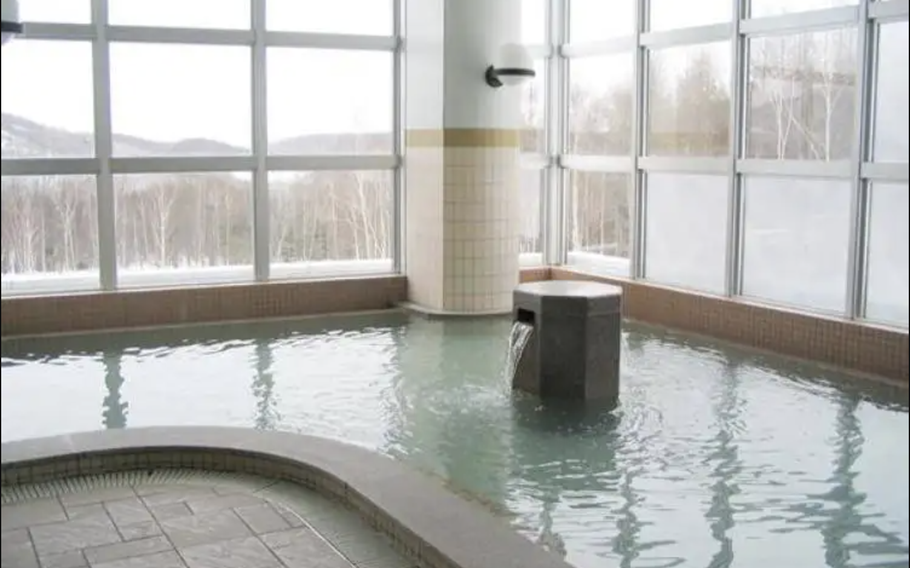 The weak alkaline hot spring has a soft touch and is very refreshing.