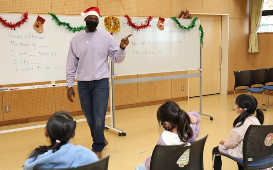 Rodney Holloway conducts a free English lesson for Japanese students at the Oyama Community Center in Sagamihara, Japan, Dec. 22, 2022. Holloway, an English for Speakers of Other Languages teacher at Arnn Elementary School, often volunteers his time to teach English in the local community. (Photo Credit: Sean Kimmons)