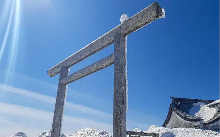 Not even Kattamine Shrine at the top of Zao is spared the chilling winds of winter!