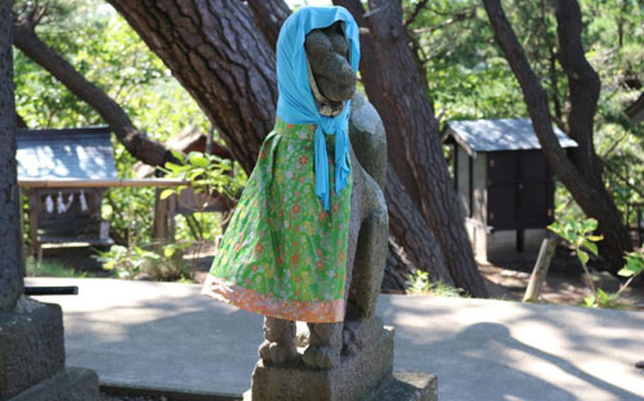 Takayama Inari Shrine fox statue