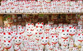 Maneki neko dolls