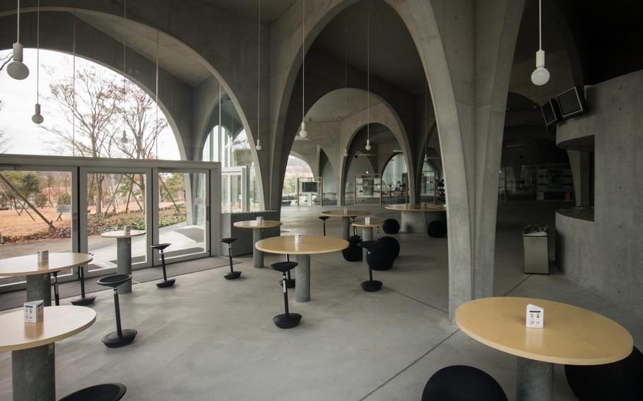 Hachioji Library at Tama Art University interior