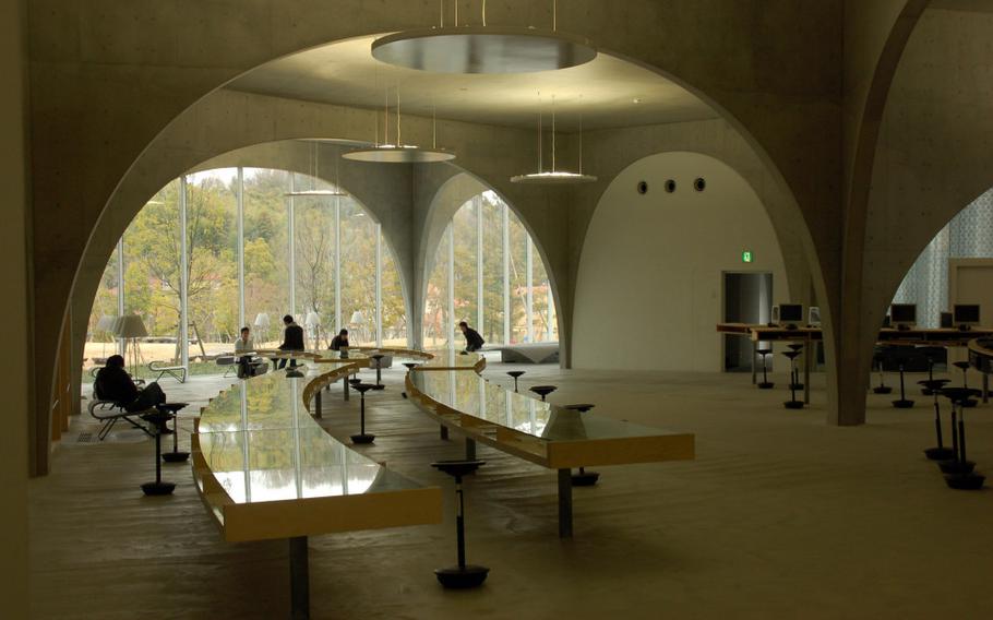 Hachioji Library at Tama Art University interior