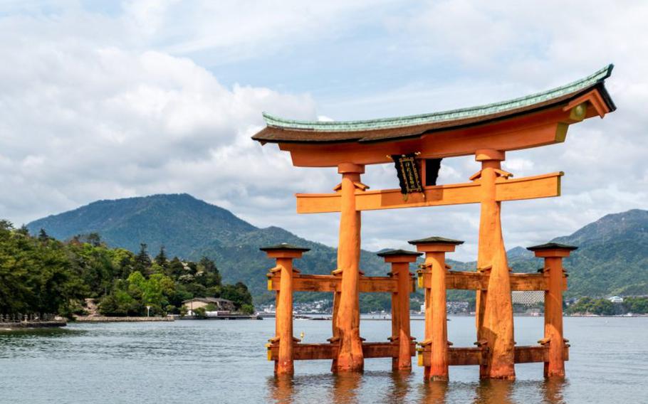 Itsukushima Shrine's "floating" torii gate (Photo: Vladimir Haltakov / Unsplash)