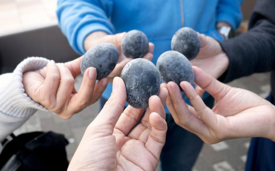 Black eggs of Owakudani (Photo: favorstyle / Shutterstock.com)