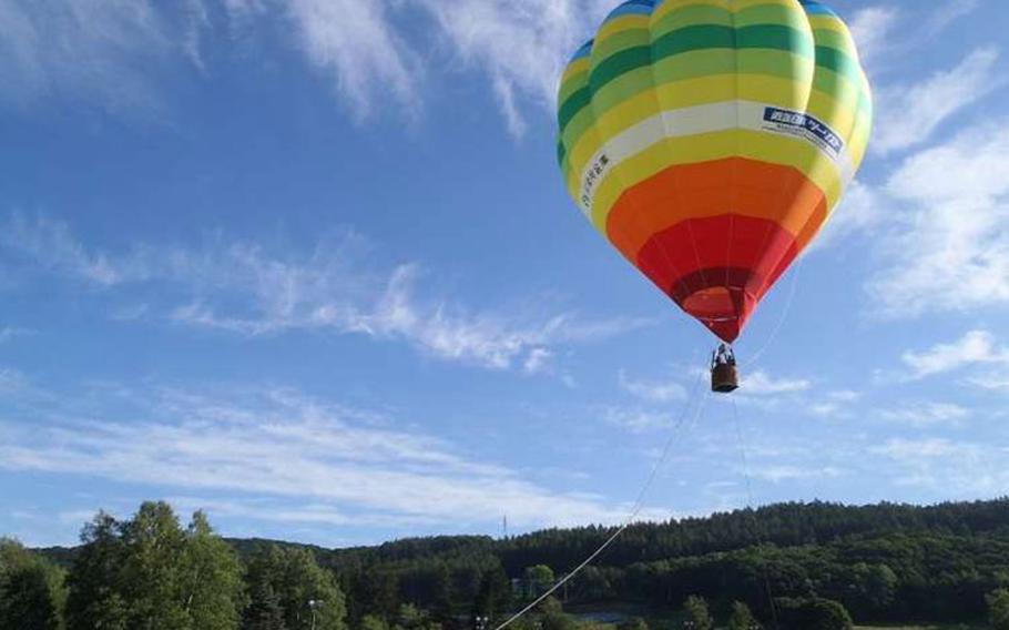 Taking a ride through Tokachi's blue skies (Photo: Tokachi Nature Center)