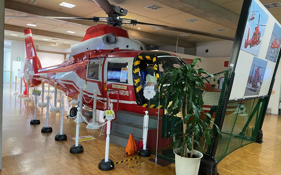 Try your hand at flying the emergency helicopter over Kyoto City in a virtual simulator.