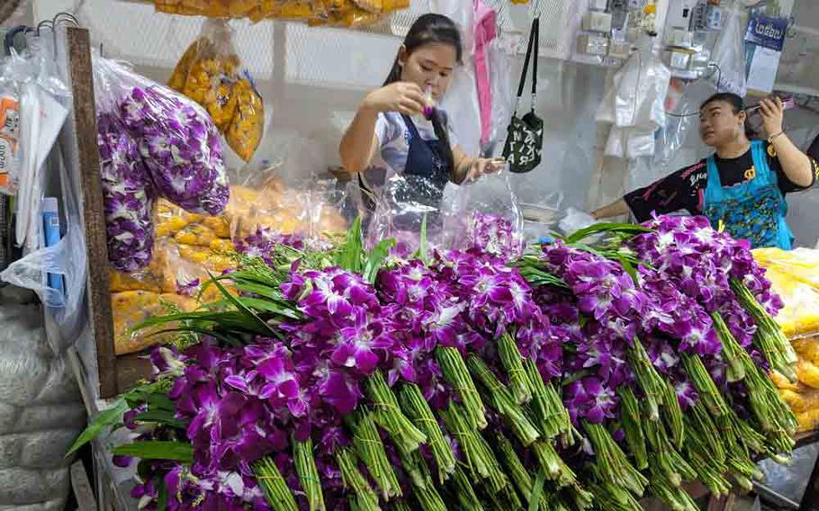 Pak Khlong Talat (Flower Market)